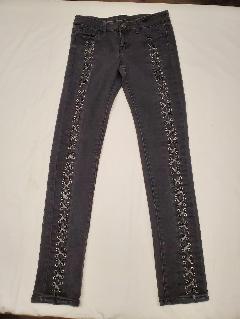 Edgy Black Crystal Jeans Size 7 Charcoal Skinny Full Leg Lace-Up Grommet Detail